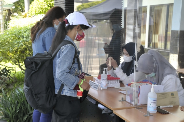 Terkait Bisnis PCR, Eks Direktur YLBHI Sebut Luhut Jadi Wasit Sekaligus Pemain